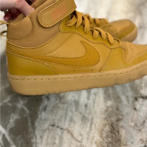 Nike wheat colored Court Boroughs size 5y very good condition