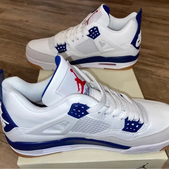 Nike White and Blue Sneakers with Air Cushioning