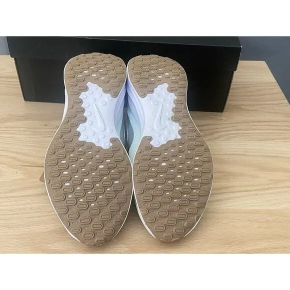 Nike Women’s Revolution 7 Shoes Barely Green Metallic Silver Size 9.5