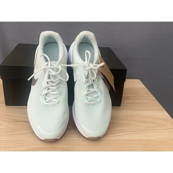 Nike Women’s Revolution 7 Shoes Barely Green Metallic Silver Size 9.5