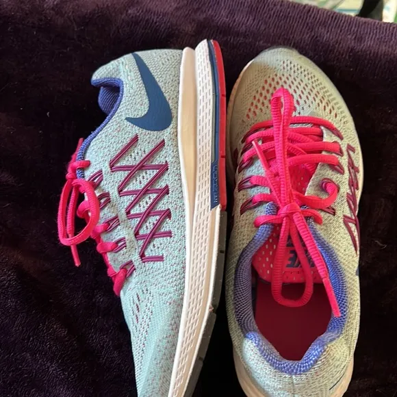 Nike Zoom Pegasus 32 Athletic Shoes