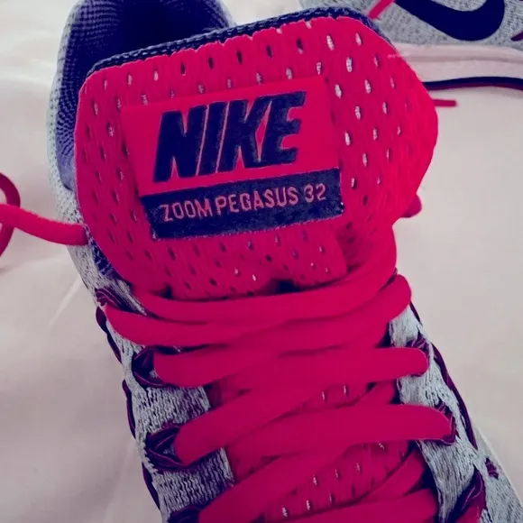 Nike Zoom Pegasus 32 Athletic Shoes
