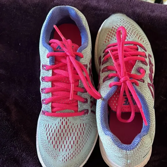 Nike Zoom Pegasus 32 Athletic Shoes