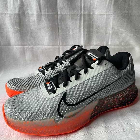 Nike Zoom Vapor 11 Premium HC Silver Orange NYC Tennis Shoes Size 7.5 FQ7721-001