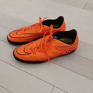 Nike Unisex Hypervenom Lace Up Indoor Soccer Sport Shoes Youth Orangee Size 6Y