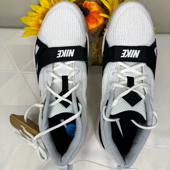 NWOB Nike Air Zoom Diamond Elite Turf White Baseball Shoes DZ0503-103 Size 10