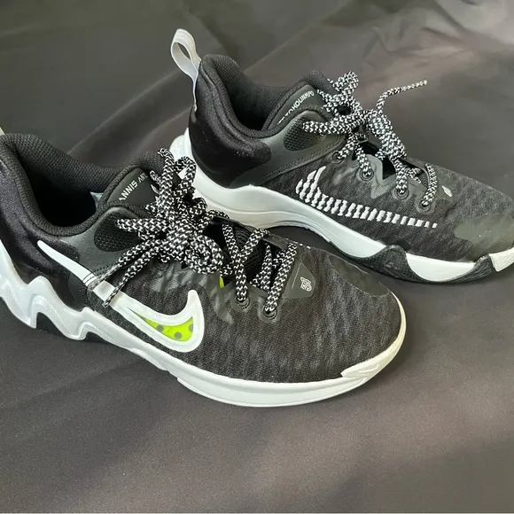 NWOB Nike Kids Giannis Immortality Basketball Shoes