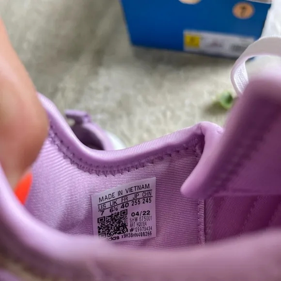 Nwt Adidas NMD_R1 Running Shoes in Bliss Lilac/Cloud White / Bliss Lilac y7