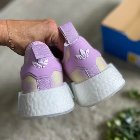 Nwt Adidas NMD_R1 Running Shoes in Bliss Lilac/Cloud White / Bliss Lilac y7