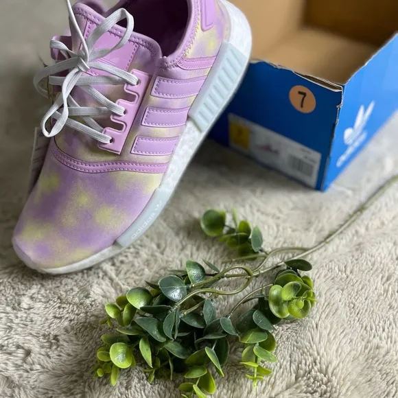 Nwt Adidas NMD_R1 Running Shoes in Bliss Lilac/Cloud White / Bliss Lilac y7