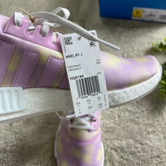 Nwt Adidas NMD_R1 Running Shoes in Bliss Lilac/Cloud White / Bliss Lilac y7