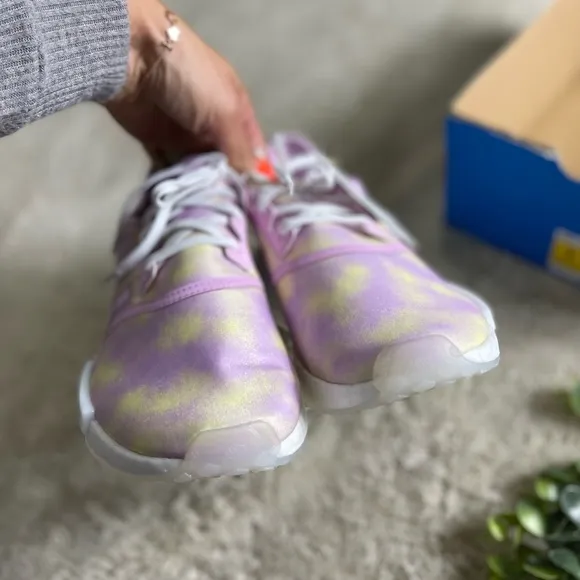 Nwt Adidas NMD_R1 Running Shoes in Bliss Lilac/Cloud White / Bliss Lilac y7