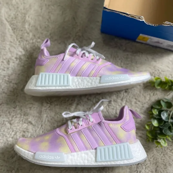 Nwt Adidas NMD_R1 Running Shoes in Bliss Lilac/Cloud White / Bliss Lilac y7