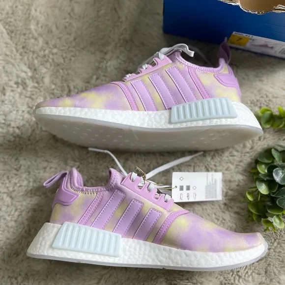 Nwt Adidas NMD_R1 Running Shoes in Bliss Lilac/Cloud White / Bliss Lilac y7