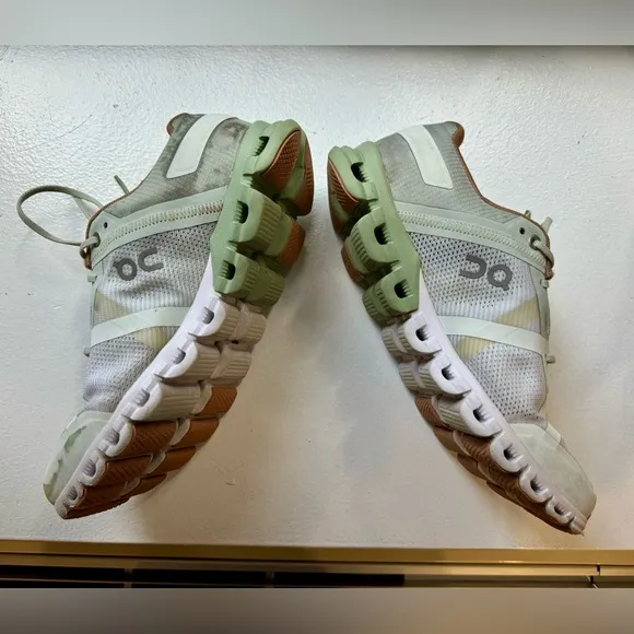 On Cloud On Running Earth Tone Color Athletic Shoes  Women's Size 6