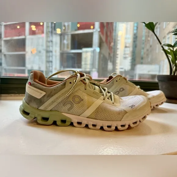 On Cloud On Running Earth Tone Color Athletic Shoes  Women's Size 6