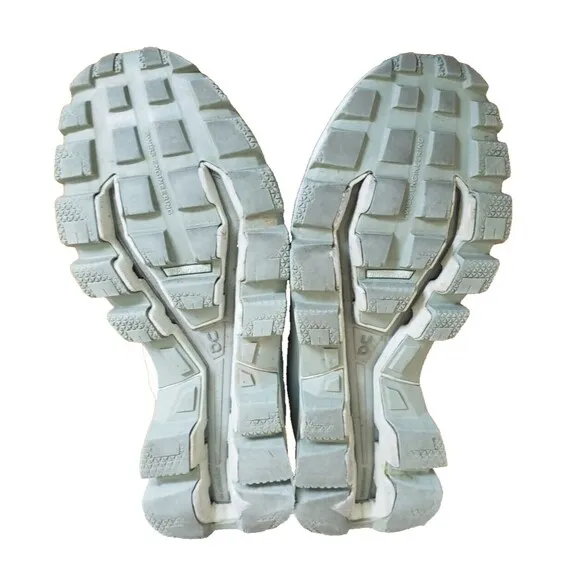 On Cloudventure white moss women sneakers running/trail shoes Size 8.5