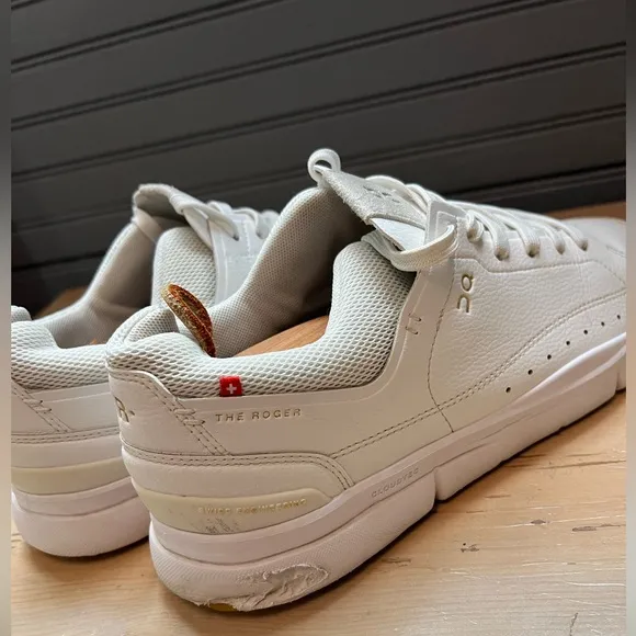 On THE ROGER Centre Court White Gum 3MD11270228 Men's Lifestyle Shoes Size 9.5