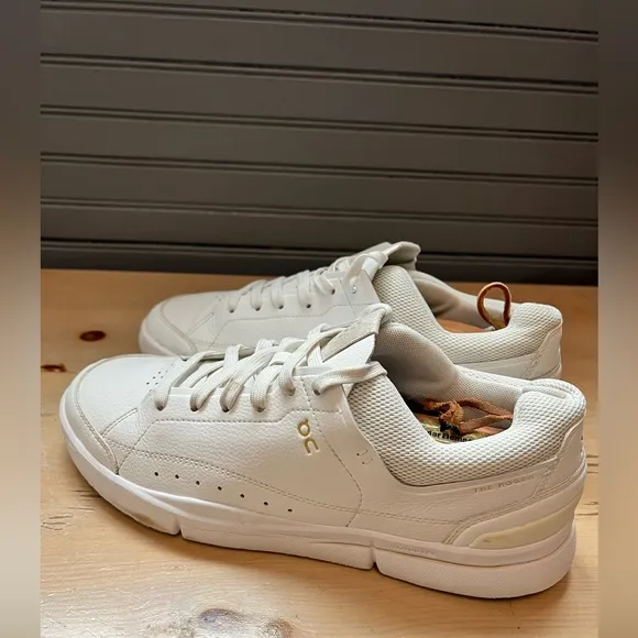 On THE ROGER Centre Court White Gum 3MD11270228 Men's Lifestyle Shoes Size 9.5