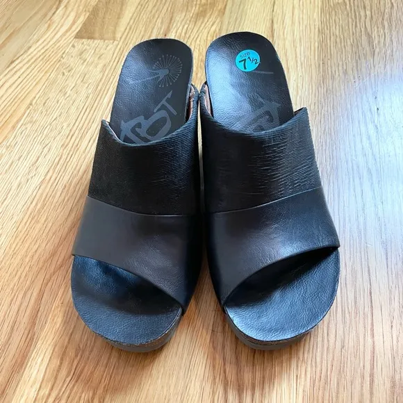 OTBT Black Heeled Mules