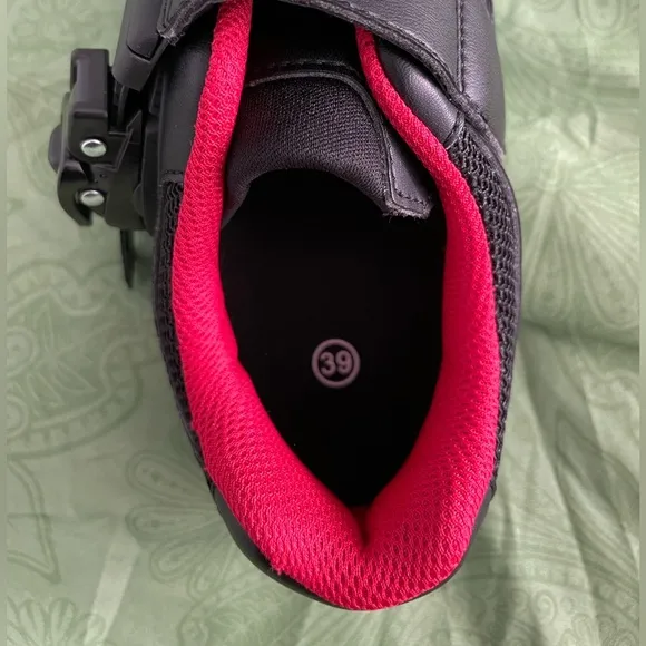 PELOTON Cycling Shoes with Box Clips Cleats Indoor Sz 39 (tried on once)