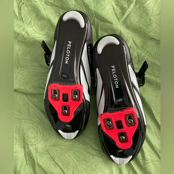 PELOTON Cycling Shoes with Box Clips Cleats Indoor Sz 39 (tried on once)