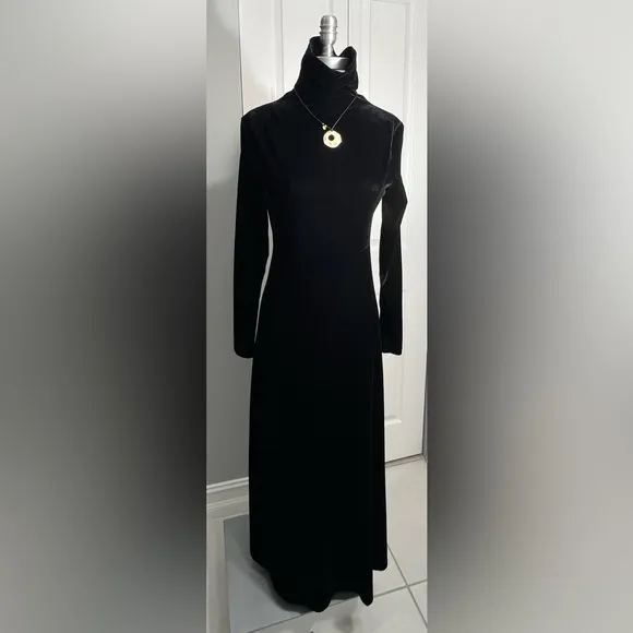 Price Drop‼️Long sleeve, high neck sexy &amp; sophisticated long black velvet dress