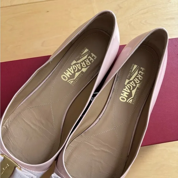 Salvatore Ferragamo Varina Patent Leather Ballet Flats - Pale Pink