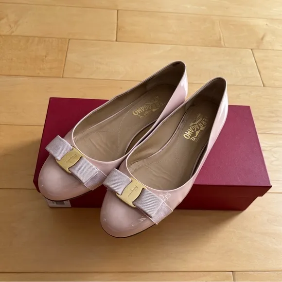 Salvatore Ferragamo Varina Patent Leather Ballet Flats - Pale Pink