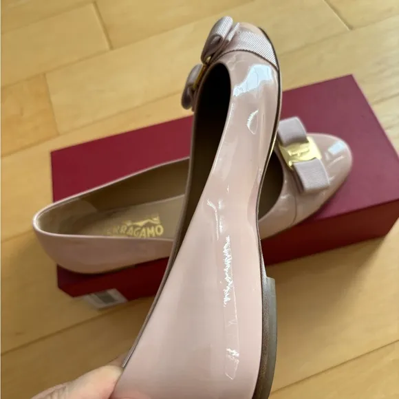 Salvatore Ferragamo Varina Patent Leather Ballet Flats - Pale Pink