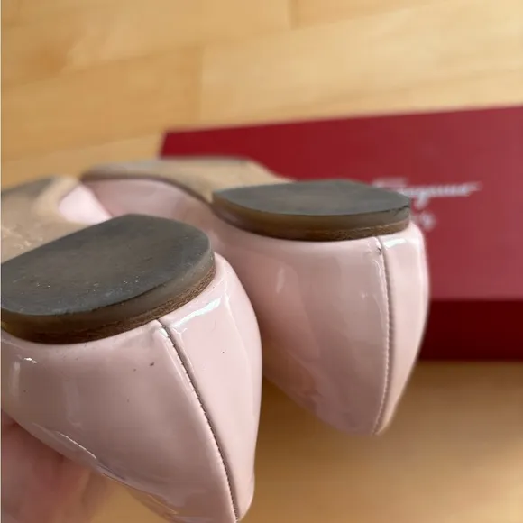 Salvatore Ferragamo Varina Patent Leather Ballet Flats - Pale Pink