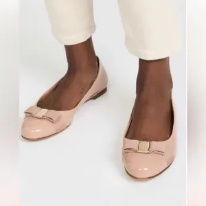 Salvatore Ferragamo Varina Patent Leather Ballet Flats - Pale Pink