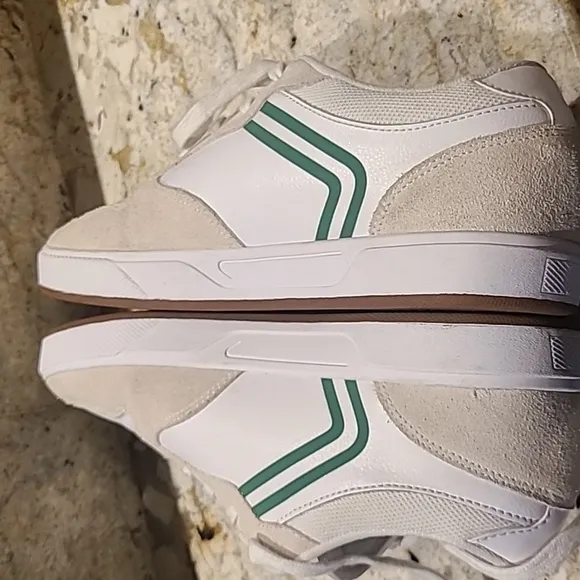 Spank &quot;Emerica&quot; men's  sz 11.  Men's Ksl Spanky G6 low top skate shoes (980)