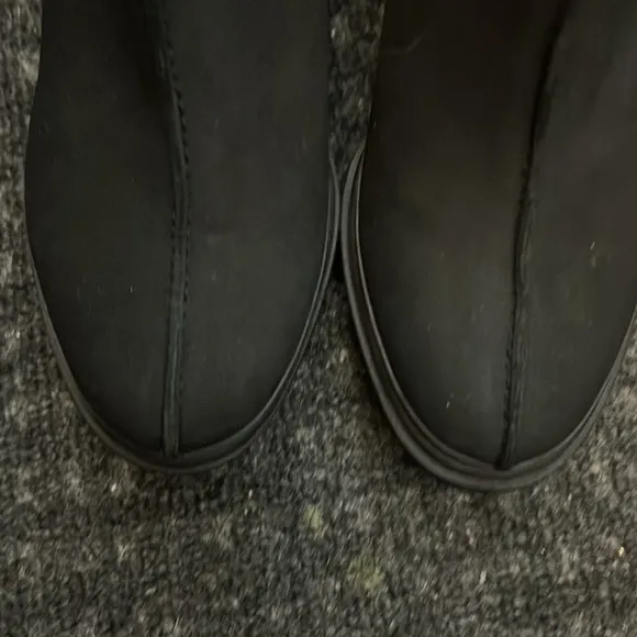 Split in black suede OTBT pull on Mule new!