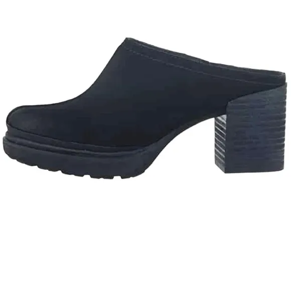 Split in black suede OTBT pull on Mule new!