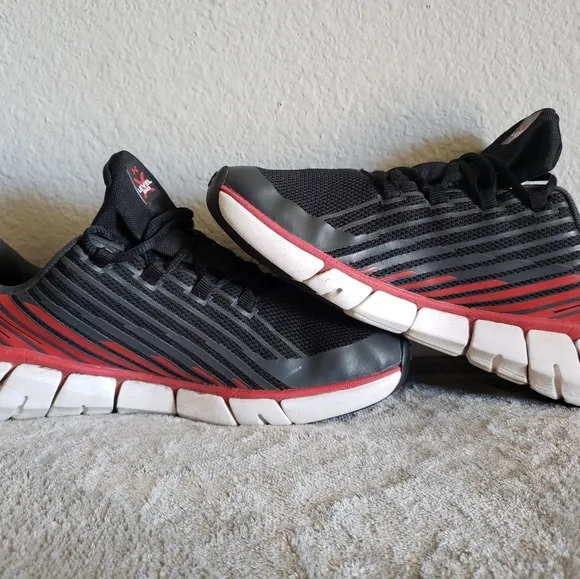 SZ 7 Under Armour Grade School X Level Scramjet Remix 3000234 001  Running Shoes