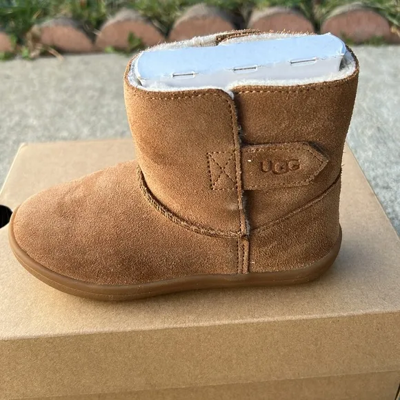 UGG toddler Keelan Boot Chestnut Size 10 Nwt