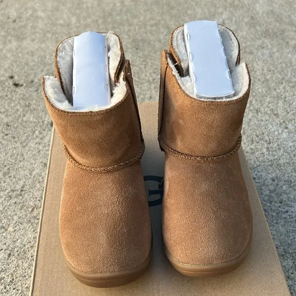 UGG toddler Keelan Boot Chestnut Size 10 Nwt