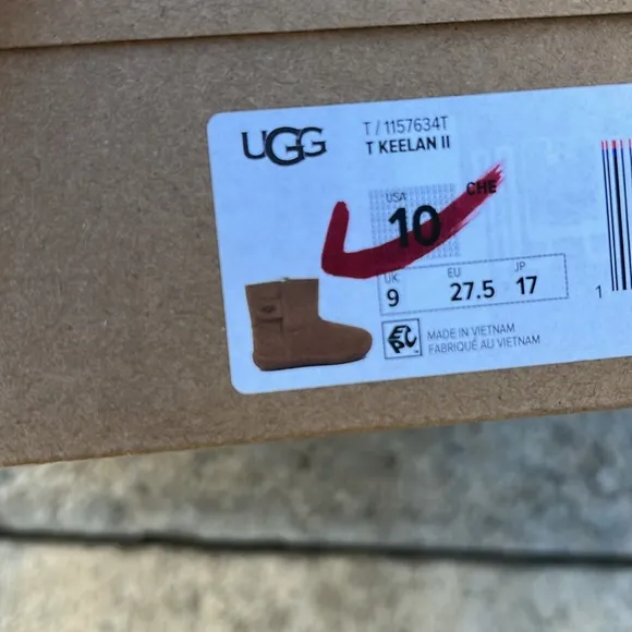 UGG toddler Keelan Boot Chestnut Size 10 Nwt