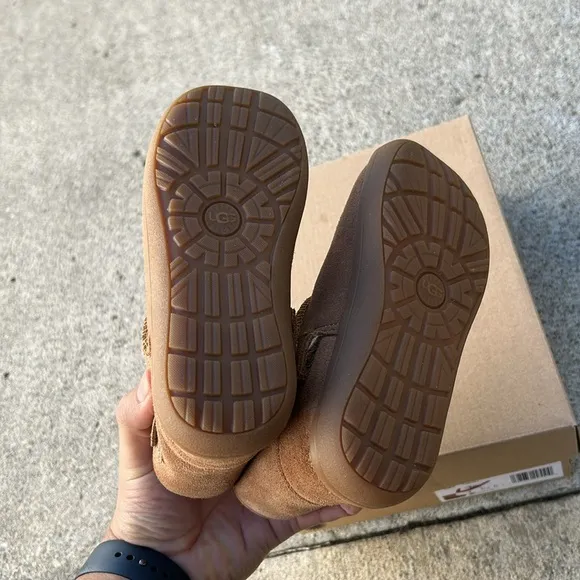 UGG toddler Keelan Boot Chestnut Size 10 Nwt