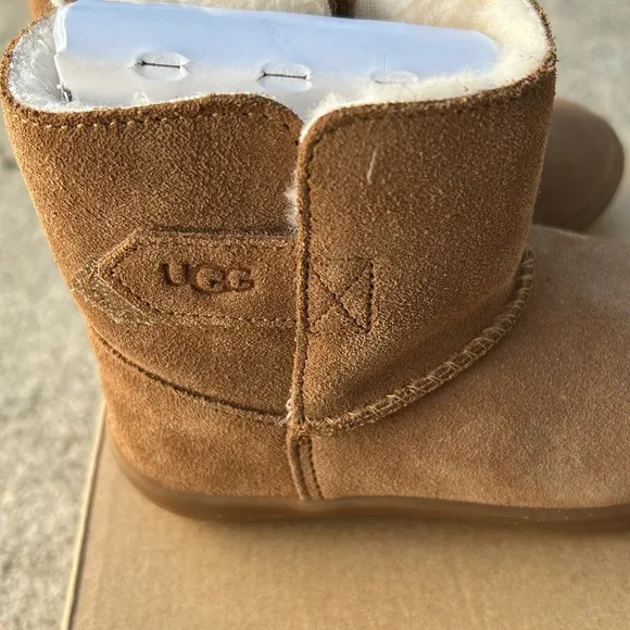 UGG toddler Keelan Boot Chestnut Size 10 Nwt