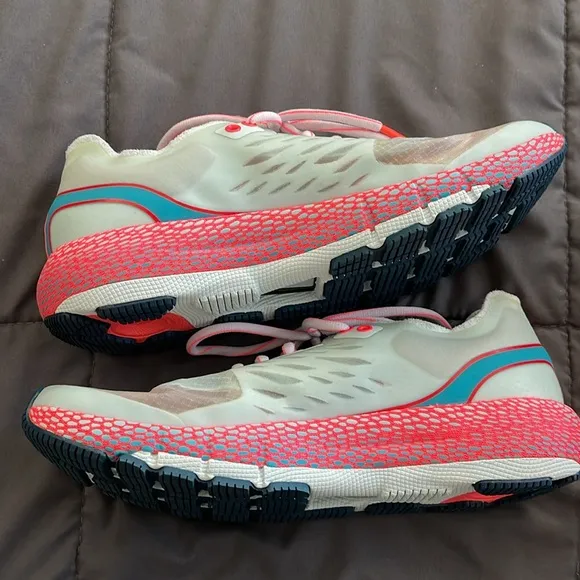 Under Armour HOVR MACHINA LT women’s 9 tennis shoes. Teal and bright coral