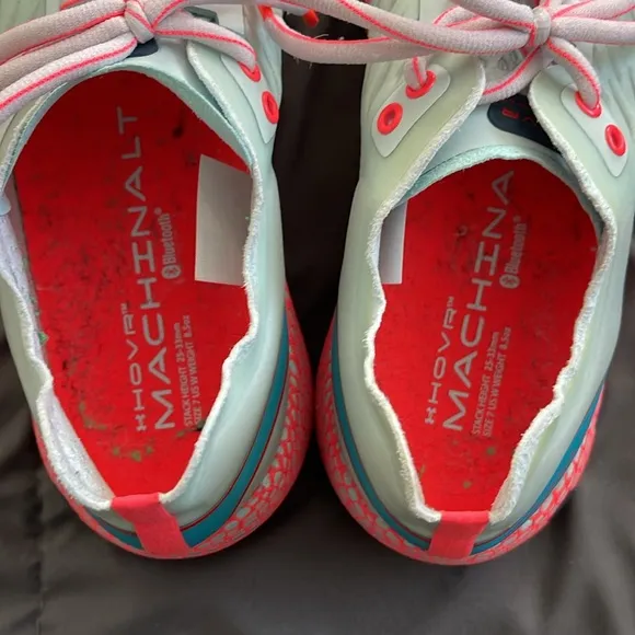 Under Armour HOVR MACHINA LT women’s 9 tennis shoes. Teal and bright coral