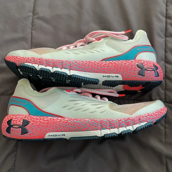 Under Armour HOVR MACHINA LT women’s 9 tennis shoes. Teal and bright coral