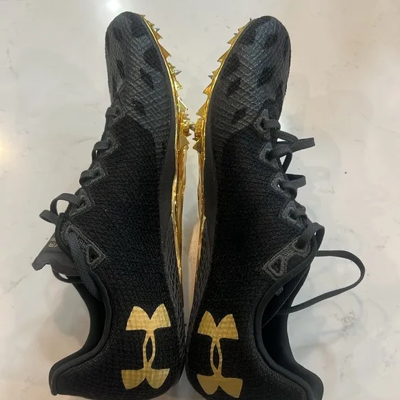 Under Armour HOVR Smoke Rider Track &amp; Field Shoes Size M 9.5/W 11 black Gold