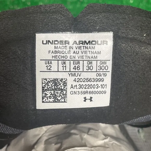 Under Armour Kick Distance 3 Mens Track Shoes Grey White 3022003-101 NEW Size 12