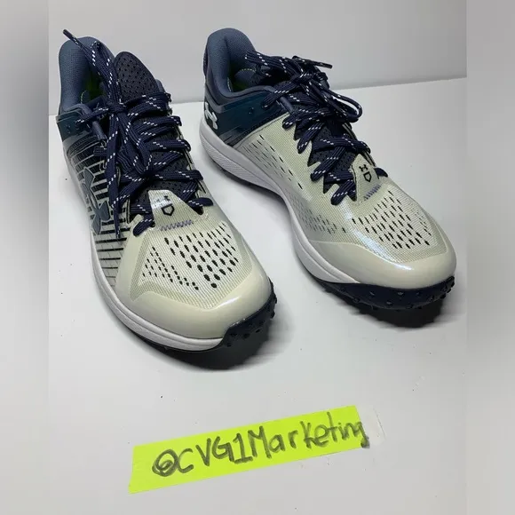 UNDER ARMOUR MEN YARD TURF LOW BASEBALL SHOE  SIZE 8.5