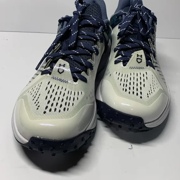 UNDER ARMOUR MEN YARD TURF LOW BASEBALL SHOE  SIZE 8.5