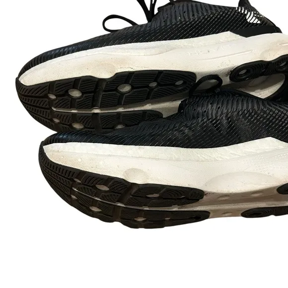 Under Armour Men’s Infinite Pro Running Shoes Black/Grey/White Used Size 12