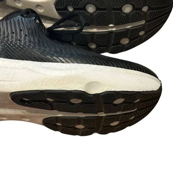Under Armour Men’s Infinite Pro Running Shoes Black/Grey/White Used Size 12